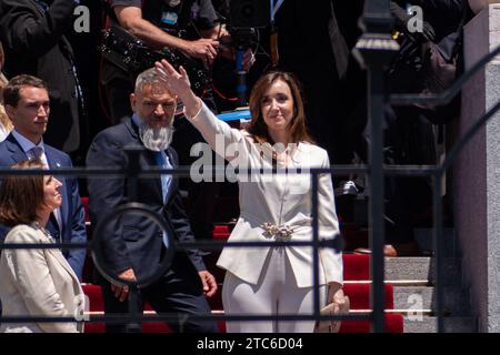 Buenos Aires, Argentine. 10 décembre 2023. Victoria Villarruel accueille ses partisans avant d'entrer au Congrès national pour prendre ses fonctions de vice-président de la nation avec le président élu Javier Milei. Buenos Aires, Argentine, le 10 décembre 2023. Photo de Sebastian Hipperdinger/Faro/ABACAPRESS.COM crédit : Abaca Press/Alamy Live News Banque D'Images