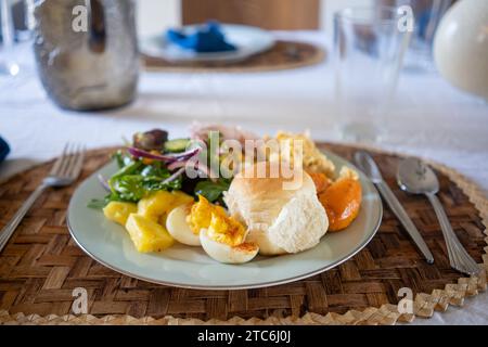 Assiette colorée de plats traditionnels de Thanksgiving Banque D'Images