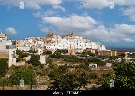 Ostuni, Italie - l'un des plus beaux villages du sud de l'Italie, Ostuni présente une merveilleuse vieille ville au profil unique Banque D'Images