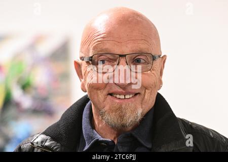 Le peintre tchèque Michael Rittstein lors d'une visite guidée de presse de son exposition pieds sur la table au musée Kampa à Prague, République tchèque, le 8 décembre 2023. Michael Rittstein est l'un des principaux représentants de la peinture figurative expressive tchèque. Il a dirigé l'atelier de peinture de l'Académie des Beaux-Arts de Prague pendant dix-sept ans. Son travail est représenté au Musée Albertina de Vienne, au Centre Pompidou de Paris, au Musée d’Art Danubiana Meulensteen de Bratislava et à la Galerie nationale de Prague. (Photo CTK/Michal Kamaryt) Banque D'Images