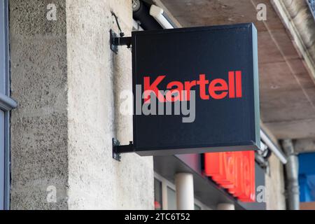 milan, Italie - 11 07 2023 : Kartell entreprise italienne qui fabrique et vend des meubles contemporains en plastique dont le siège est situé à Noviglio Metropolitan City o Banque D'Images