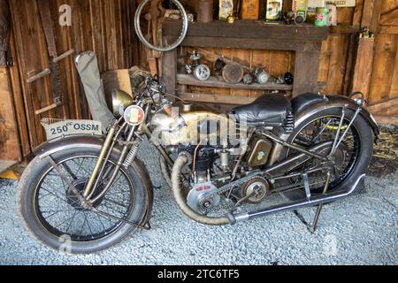 Bordeaux , France - 12 06 2023 : Magnat-Debon 250 ossm constructeur français de motos a ouvert ses portes en 1893 et fermé ses portes en 1962 Banque D'Images