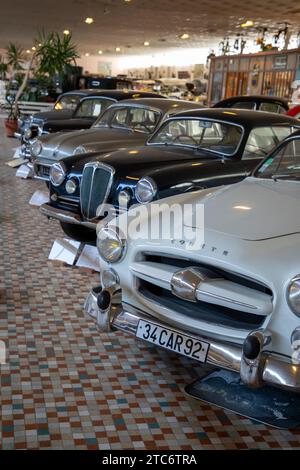 Talmont , France - 09 28 2023 : ford comete lancia et dauphine renault Fifties voiture rétro vintage véhicule français dans le musée à talmont vendée france Banque D'Images