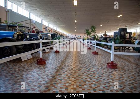 Talmont , France - 09 28 2023 : voiture vieille minuterie vintage en France véhicule musée classique à talmont vendée france Banque D'Images