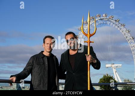 Patrick Wilson (à gauche) et Jason Momoa lors d'un photocall pour Aquaman and the Lost Kingdom, au Park Plaza Hotel, Westminster Bridge, Londres. Date de la photo : lundi 11 décembre 2023. Banque D'Images