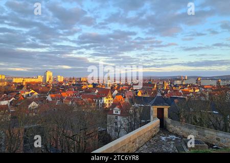 Erfurt Erfurt Thueringen, Deutschland, 10.12.2023 Blick von der Zitadelle auf die Stadt Erfurt Erfurt Thueringen, Deutschland, 10.12.2023 *** Erfurt Erfurt Thuringe, Allemagne, 10 12 2023 vue de la ville d'Erfurt depuis la citadelle Erfurt Thuringe, Allemagne, 10 12 2023 Copyright : xAugstx/xEibner-Pressefotox EP jat Live News en direct : Imago/Alamy Banque D'Images