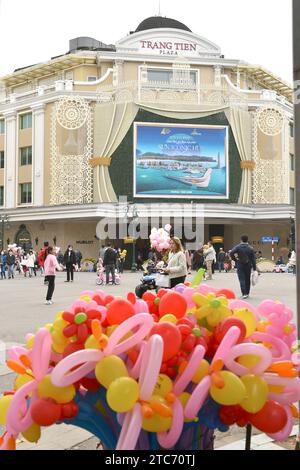 (231211) -- PÉKIN, 11 déc. 2023 (Xinhua) -- cette photo prise le 6 décembre 2022 montre une vue de Hanoi, capitale du Vietnam. La capitale vietnamienne Hanoi, située sur le delta du fleuve Rouge, est une ville ancienne avec une histoire de plus de mille ans. Avec des paysages naturels et vue sur la ville subtropicale, il attire beaucoup de visiteurs de la maison et de l'étranger. (Xinhua/Hu Jiali) Banque D'Images