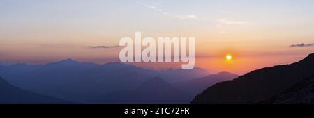 Coucher de soleil depuis le Zeigersattel à Nebelhorn, 2224m, Alpes de Allgäu, Allgäu, Bavière, Allemagne, Europe Banque D'Images