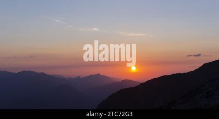 Coucher de soleil depuis le Zeigersattel à Nebelhorn, 2224m, Alpes de Allgäu, Allgäu, Bavière, Allemagne, Europe Banque D'Images