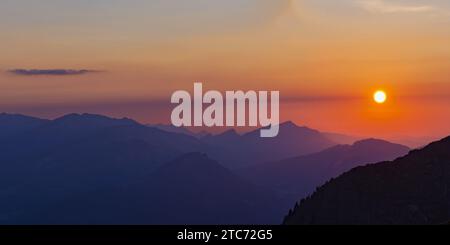 Coucher de soleil depuis le Zeigersattel à Nebelhorn, 2224m, Alpes de Allgäu, Allgäu, Bavière, Allemagne, Europe Banque D'Images