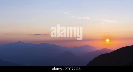 Coucher de soleil depuis le Zeigersattel à Nebelhorn, 2224m, Alpes de Allgäu, Allgäu, Bavière, Allemagne, Europe Banque D'Images