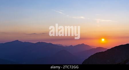 Coucher de soleil depuis le Zeigersattel à Nebelhorn, 2224m, Alpes de Allgäu, Allgäu, Bavière, Allemagne, Europe Banque D'Images