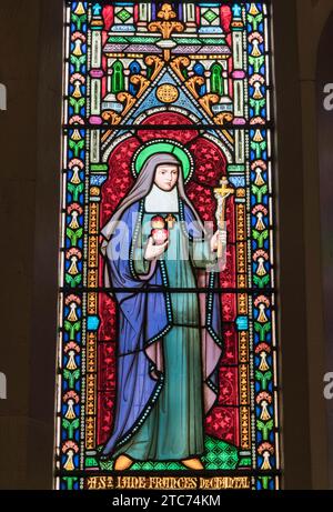 Vitrail représentant St Jane Frances de Chantal, église St Wilfrid, aujourd'hui oratoire de York. York Angleterre Royaume-Uni. Octobre 2023 Banque D'Images