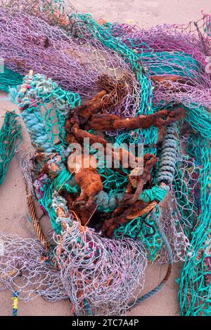 Filets de pêche jetés sur la plage est de Lossiemouth. Morayshire, Écosse Banque D'Images