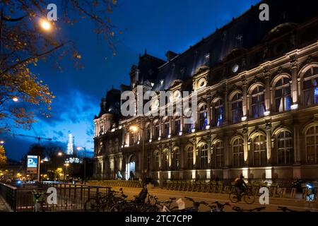 Paris, France, illuminé Hôtel de ville dans le 4e arrondissement de Paris, éditorial seulement. Banque D'Images