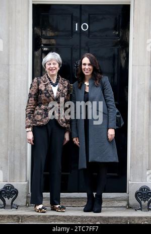 La première ministre britannique Theresa May accueille la première ministre de Nouvelle-Zélande, Jacinda Ardern, au numéro 10, Downing Street à Londres. Banque D'Images