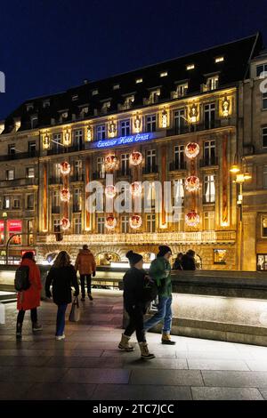 L'Excelsior Hotel Ernst près de la cathédrale à l'heure de Noël, grandhotel, Cologne, Allemagne. das Excelsior Hotel Ernst am Dom zur Weihnachtszeit, GRA Banque D'Images