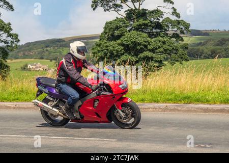 Années 1996 90 Nineties Rouge Kawasaki ZX 6R Ninja 599cc moto essence. Kawasaki ZX-6R 600 Ninja Super Sports essence Manual Banque D'Images