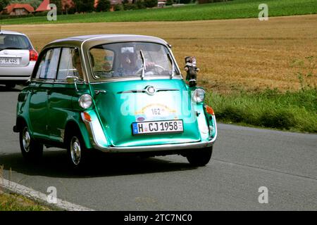Von der ADAC - Niedersachsen - Classique 2007. Hier BMW 600 BJ. 1958 - auf der L444 zwischen Bad Nenndorf/Reinsen und Stadthagen am 21.07.2007. *** De l'ADAC Niedersachsen Classic 2007 ici BMW 600 année 1958 sur la L444 entre Bad Nenndorf Reinsen et Stadthagen sur 21 07 2007 Banque D'Images