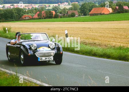 Von der ADAC - Niedersachsen - Classique 2007. Hier Austin Healey Sprite MK 1 BJ. 1959 - auf der L444 zwischen Bad Nenndorf/Reinsen und Stadthagen am 21.07.2007. *** De l'ADAC Niedersachsen Classic 2007 ici Austin Healey Sprite MK 1 BJ 1959 sur la L444 entre Bad Nenndorf Reinsen et Stadthagen sur 21 07 2007 Banque D'Images