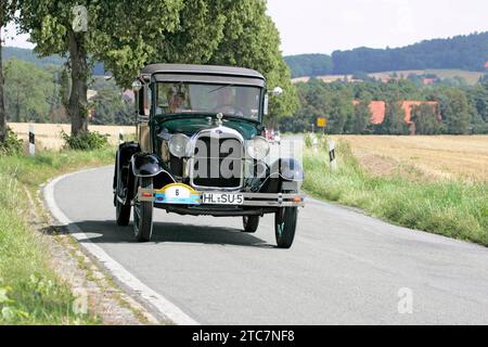 Von der ADAC - Niedersachsen - Classique 2007. Hier Chevrolet Superior BJ. 1925 - auf der L444 zwischen Reinsen und Stadthagen am 21.07.2007 *** de l'ADAC Niedersachsen Classic 2007 Voici Chevrolet Superior BJ 1925 sur la L444 entre Reinsen et Stadthagen sur 21 07 2007 Banque D'Images