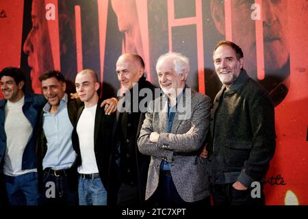 ROME, ITALIE - DÉCEMBRE 11 : Gianmarco Franchini, Pierfrancesco Favino, Adriano Giannini, réalisateur Stefano Sollima, Toni Servillo, Valerio Mastandrea Banque D'Images