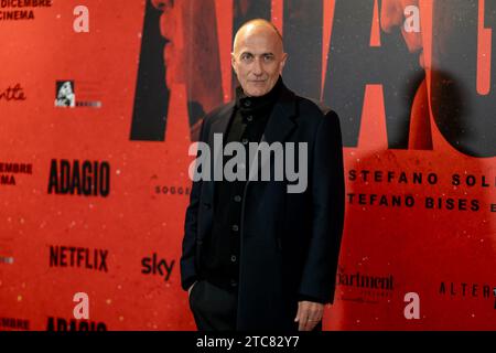 Rome, Italie. 11 décembre 2023. Le réalisateur Stefano Sollima est présent au photocall du film ''Adagio'' au Space Moderno à Rome, Italie, le 11 décembre 2023. (Photo de Luca Carlino/NurPhoto) crédit : NurPhoto SRL/Alamy Live News Banque D'Images