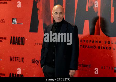 Rome, Italie. 11 décembre 2023. Le réalisateur Stefano Sollima est présent au photocall du film ''Adagio'' au Space Moderno à Rome, Italie, le 11 décembre 2023. (Photo de Luca Carlino/NurPhoto) crédit : NurPhoto SRL/Alamy Live News Banque D'Images