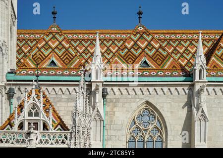 Budapest, Hongrie, septembre 21 : détail du toit de l'église Matthias à Budapest le 21 septembre 2014 Banque D'Images