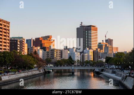 Hiroshima, Japon - 1 janvier 2020. Extérieur du centre-ville de Hirsoshima, près du parc de la paix. Banque D'Images