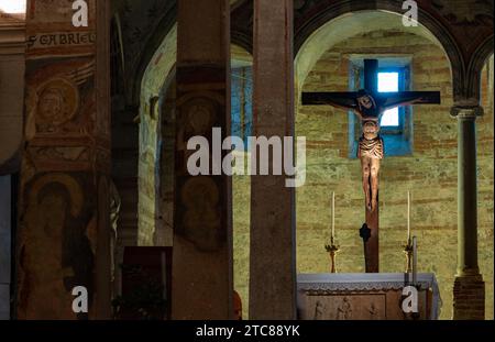 Une image d'une statue de Jésus exposée dans un autel souterrain de l'église San Fermo Maggiore (Vérone) Banque D'Images