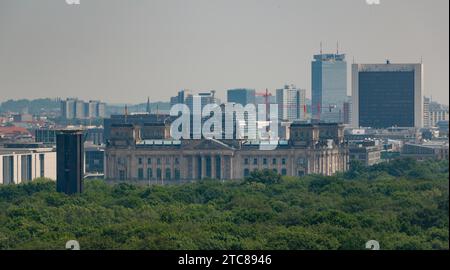 Une photo du Reichstag Building vu de loin Banque D'Images