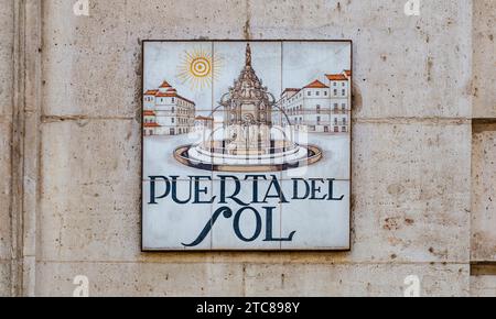 Une photo du panneau de rue Puerta del sol à Madrid Banque D'Images