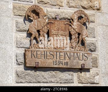 Panneau en bois KEHLSTEINHAUS sur le mur de pierre. Eagle's Nest, Eagle's Nest, Obersalzberg, Berchtesgaden, Allemagne Banque D'Images