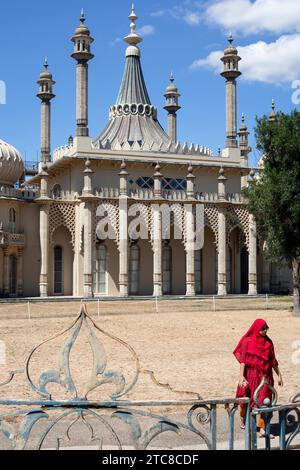 BRIGHTON, SUSSEX, Royaume-Uni, AOÛT 5 : vue du Pavillon Royal à Brighton Sussex le 5 août 2022. Une personne non identifiée Banque D'Images