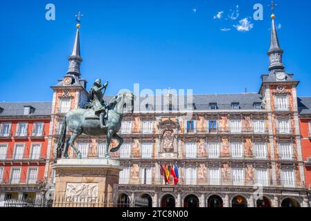 L'historique Plaza Mayor de Madrid est l'un des principaux lieux touristiques d'Espagne. La place servait de squar du marché Banque D'Images