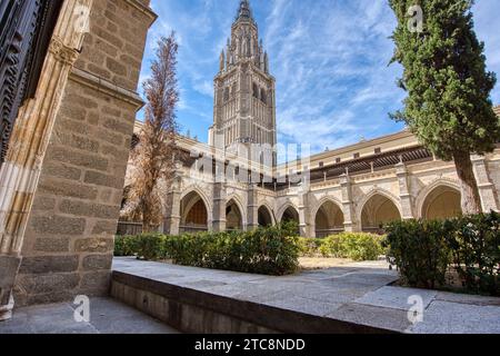 La cathédrale Primatiale du 13e siècle de Sainte-Marie de Tolède est une attraction touristique populaire dans la ville historique de Tolède, SPAI Banque D'Images