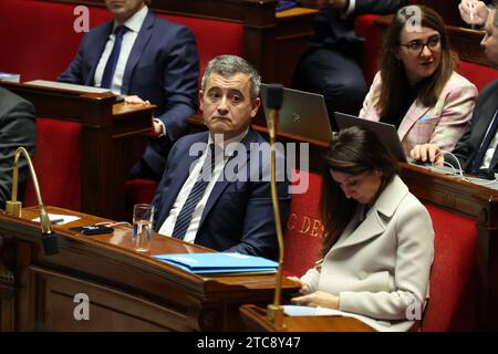 Paris, France. 11 décembre 2023. © PHOTOPQR/LE PARISIEN/le parisien/Arnaud Journois ; PARIS ; 11/12/2023 ; POLITIQUE, ASSEMBLEE NATIONALE, 11/12/2023, SÉANCE PUBLIQUE/ GERALD DARMANIN Ministre de l'intérieur et des outre-mer Ministre français de l'intérieur Gerald Darmanin dans l'attente d'un débat sur le projet de loi de contrôle de l'immigration à l'Assemblée nationale crédit : MAXPPP/Alamy Live News Banque D'Images