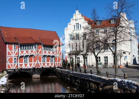 Voûte à colombages, en face de Muehlenbach, sur la droite Hôtel Nouvelle-Orléans, Wismar, ville hanséatique, Mecklenburg, Mer Baltique, Allemagne Banque D'Images