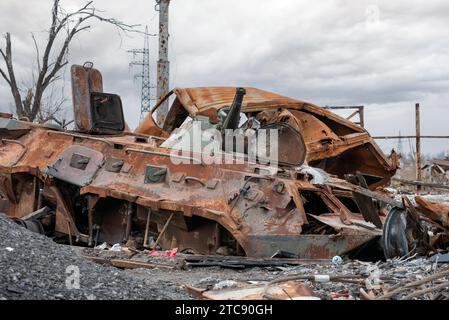 Char brûlé et détruit les bâtiments de l'usine Azovstal dans la guerre de Marioupol en Ukraine avec la Russie Banque D'Images