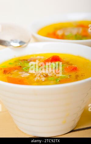 Soupe traditionnelle syrienne de bouillon d'orge style Alep appelée talbina ou tirbiyali nourriture typique après le Ramadan Banque D'Images