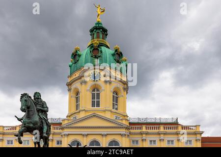 Berlin, Allemagne - 25 juillet 2023 : entrée au palais Charlottenburg à Berlin, Allemagne Banque D'Images