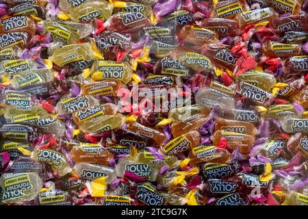 Hershey, Pennsylvanie - 8 décembre 2023 : Fruity Bash Jolly Ranchers exposé au magasin Hershey Chocolate World. Banque D'Images