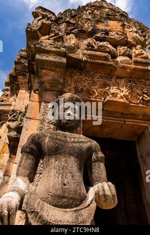 Prasat Phanom Rung, ancien temple hindou khmer, statue de dieu gardien dans le sanctuaire principal, Buri RAM, Isan, Thaïlande, Asie du Sud-est, Asie Banque D'Images