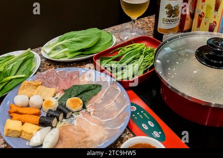 Aliments traditionnels, 'Thai suki', 'sukiyaki','shabu' au restaurant populaire, Nakhon Ratchasima, Isan, Thaïlande, Asie du Sud-est, Asie Banque D'Images