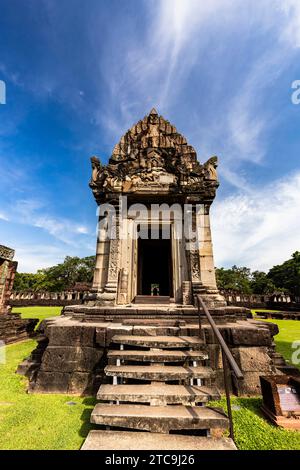 Parc historique de Phimai, ancien temple khmer, sanctuaire central avec relief, Nakhon Ratchasima, Isan, Thaïlande, Asie du Sud-est, Asie Banque D'Images