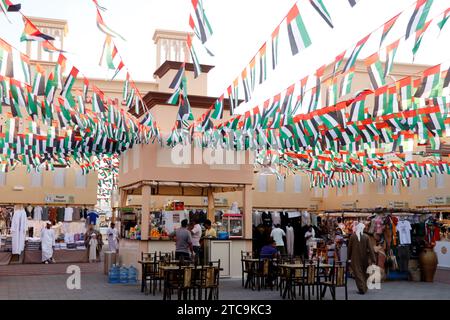 Dubaï, émirats arabes unis - le 4 décembre 2023 drapeaux nationaux des émirats arabes unis décorés lors de la célébration de la fête nationale Banque D'Images