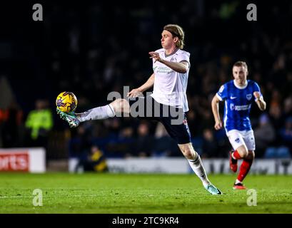 Bolton Wanderers Jon Dadi Bodvarsson en action lors du match de Sky Bet League One à Fratton Park, Portsmouth. Date de la photo : lundi 11 décembre 2023. Banque D'Images