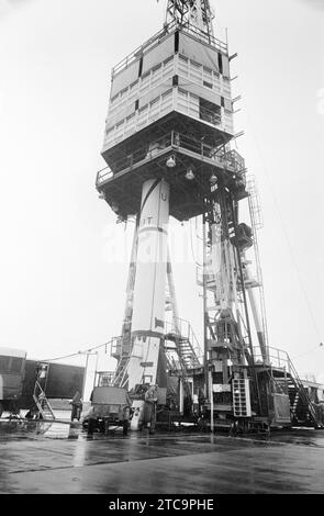 Fusée Jupiter-C dans une tour de portique, Patrick Air Force base, Floride, États-Unis, Thomas J. O'Halloran, U.S. News & World Report Magazine Photography Collection, 19 mars 1958 Banque D'Images