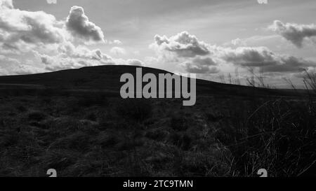 Hameldon Hill Accrington a pris un jour lumineux et nuageux ND64 utilisé pour faire ressortir les meilleurs morceaux de ce sommet populaire de colline. Banque D'Images